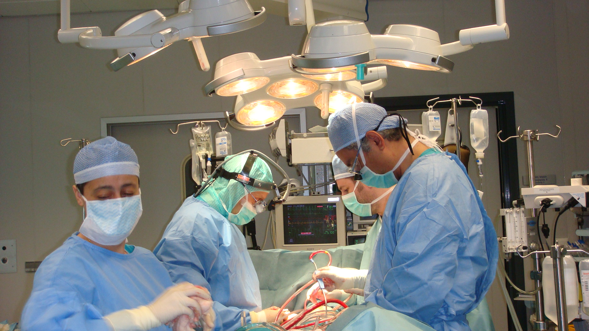 https://www.cardiosurg.gr/wp-content/uploads/2019/06/xeirourgeio1